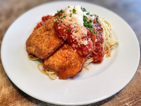Kuracia Piccata Milanese, pomodoro špagety, parmezán